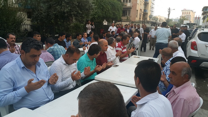 Dualar 6 Şehit öğretmen için