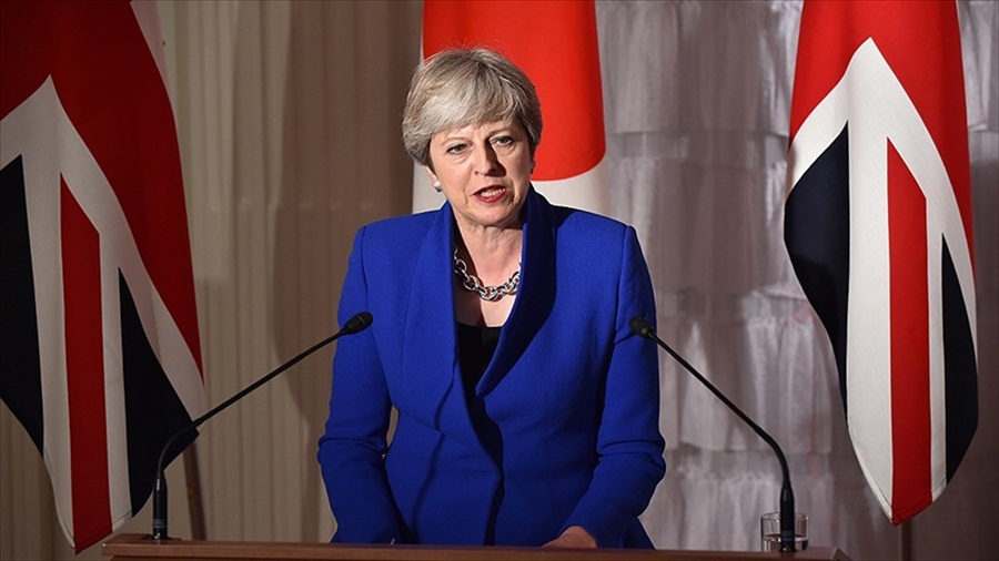 Theresa May Brexit sürecinde ipleri eline aldı