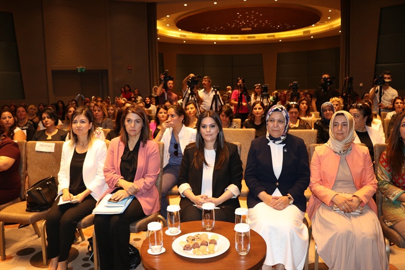 Bakan Sarıeroğlu, "Kadınlar Konuşuyor" toplantısıa iştirak etti.