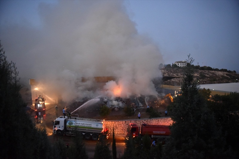 Mersin'de fabrika yangını