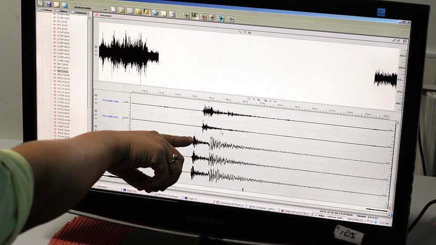 Endonezya'da 6,6 büyüklüğünde deprem