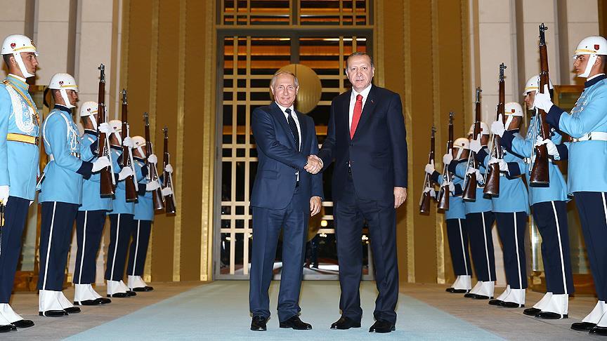 Erdoğan, Putin'i resmi törenle karşıladı