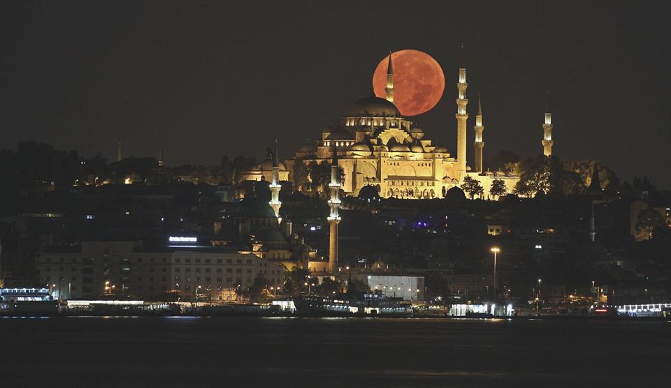 Süleymaniye Camisi'nde salgın mahzunluğu