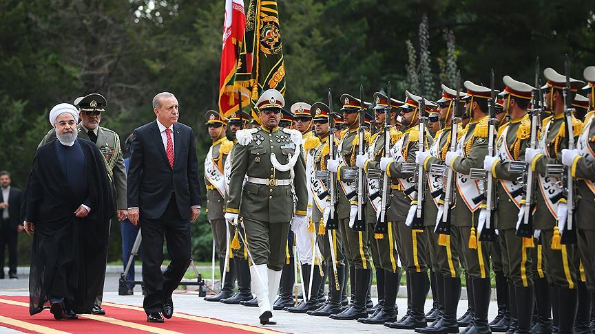 İran'da cuma hutbelerinde Türkiye ve İran uyarısı