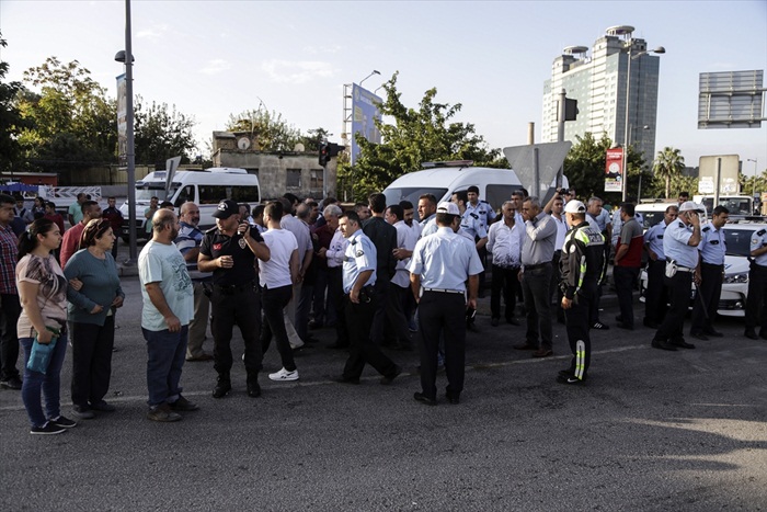 Dolmuşçular arasındaki kavgaya polis müdahale etti
