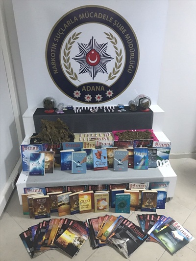 Uyuşturucu sakladıkları yerde FETÖ yayınları ele geçirildi