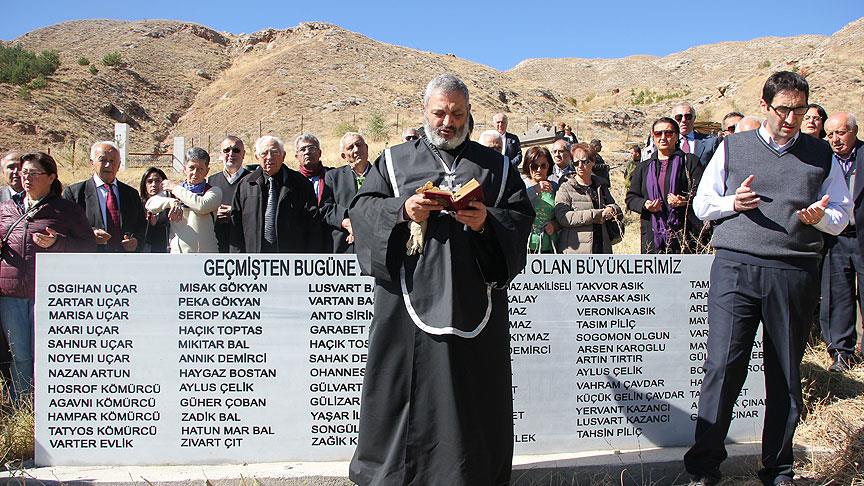 Sivas'ta Ermeni mezarlığında ayin