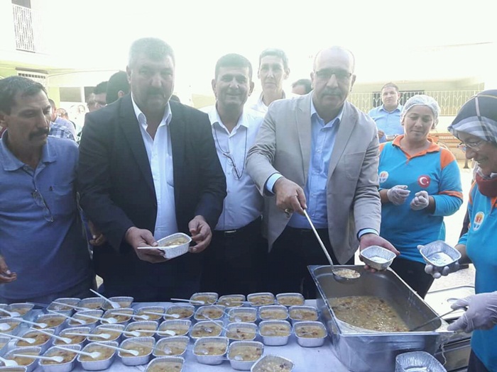 MHP Yüreğir Aşure dağıttı..