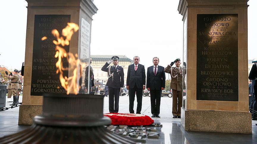 Erdoğan Meçhul Asker Anıtı'na çelenk bıraktı