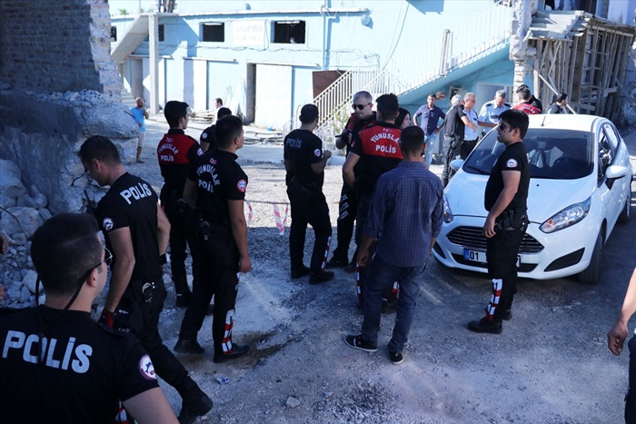 Adana'da taciz iddiası kavgaya dönüştü: 4 yaralı