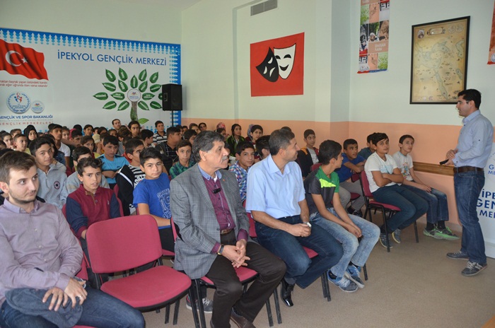 Şanlıurfa İpekyol Gençlik Merkezinden Teknoloji Bağımlılığı Semineri