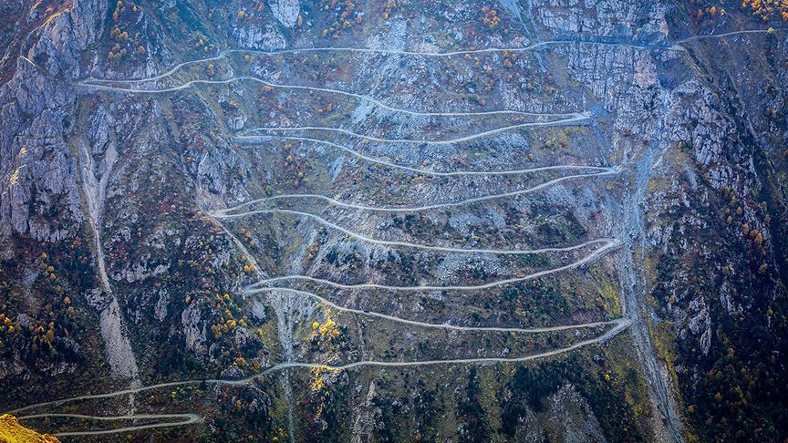 Dünyanın en tehlikeli yolu macera tutkunlarını bekliyor