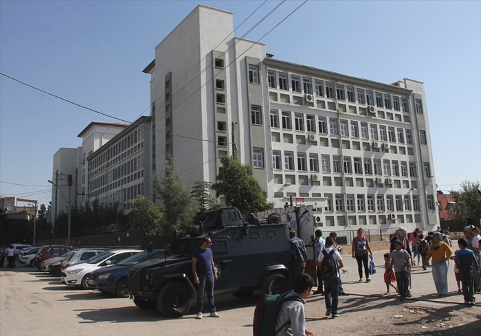 Adana'da okul bahçesinde molotofkokteyli bulundu