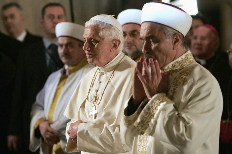 Cami Dernekleri, 'Diyanet’i, müftüyü, imamı, müezzini yargılar..'