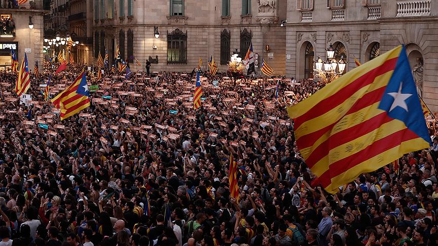 Barselona'da tutuklu Katalan siyasetçilerin serbest bırakılması için protesto