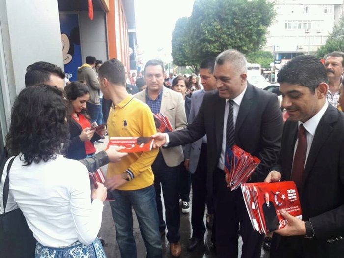 MHP Adana'dan bayraklı kutlama