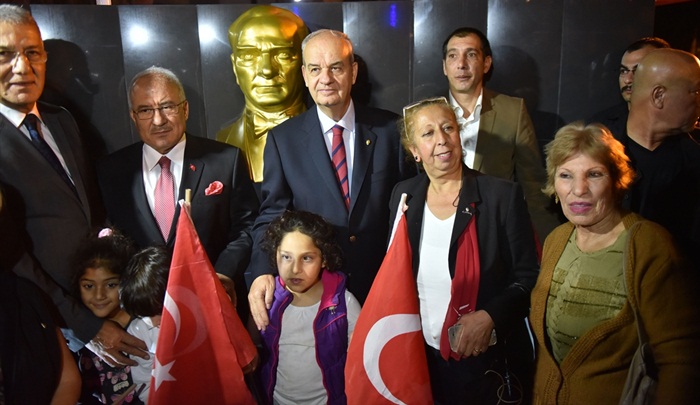 Başbuğ, Mersin'de Atatürk büstü açtı