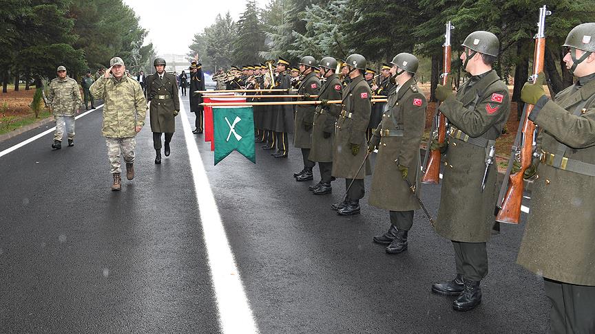 Orgeneral Akar, Suriye sınırındaki birlikleri denetledi