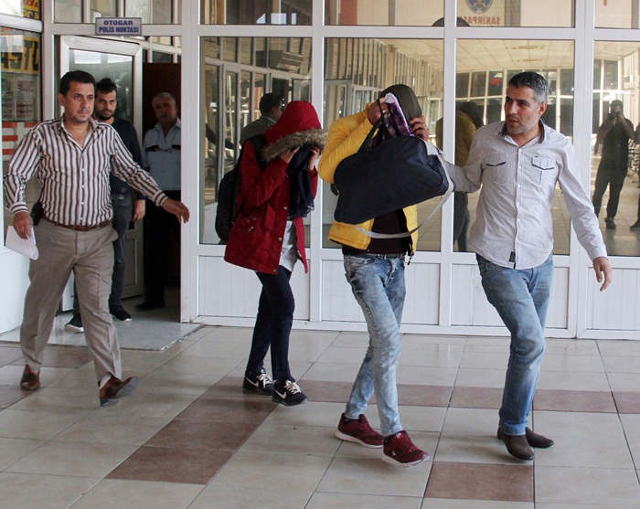 18 yaşından küçük sevgililer aileleri evlendirmedi diye evden kaçtı 