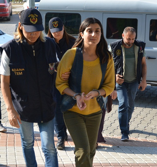 "Kuzey Irak'a evlenmek için kaçtım" dedi,PKK kıyafetiyle fotoğrafı çıktı 