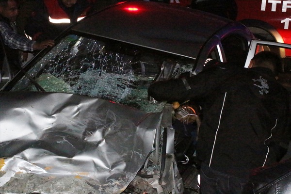Adana'da tankerle otomobil çarpıştı: 2 yaralı