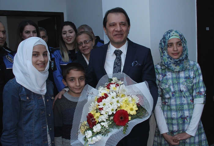 Suriyeli çocuklardan Türkçe şarkı sürprizi