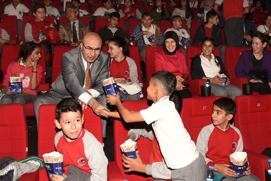 Adana'da “Bir Milyon Öğrenci Sinema İle Buluşuyor”
