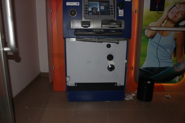 Adana'da ATM'den hırsızlık girişimi