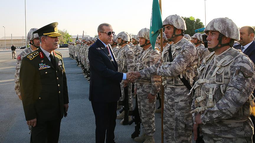 Erdoğan'dan Katar'daki Türk birliğine ziyaret