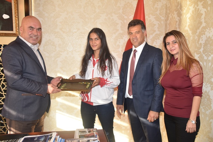 Şampiyon Sporculardan Başkan Aslan'a Ziyaret