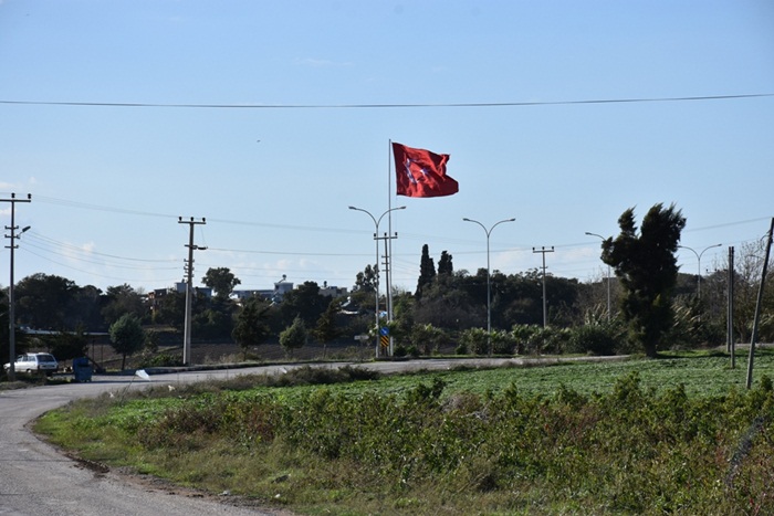 Türkeş Filik; Yumurtalık,  Artık Kırmızı-Beyaz