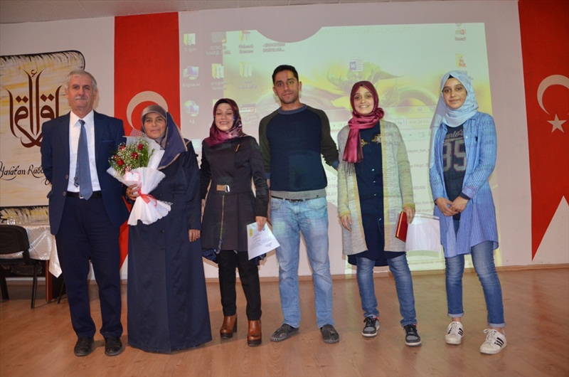 54 yaşında liseden mezun olan kadın diplomasını aldı 