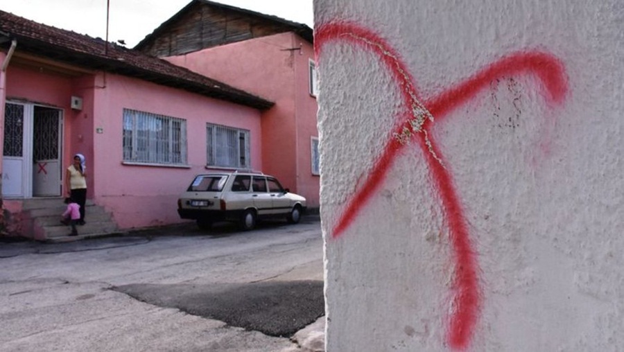 'Malatyada Alevi Canlarımızın kapıları x işareti ile işaretlenmiştir..'