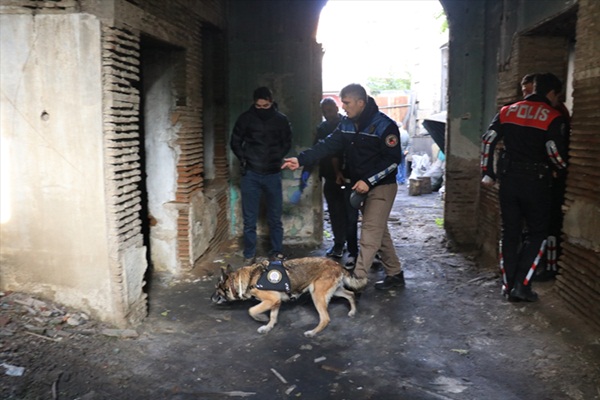 Adana'da uyuşturucu uygulaması