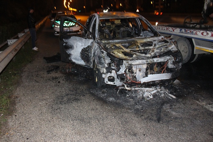Adana'da otomobil yangını