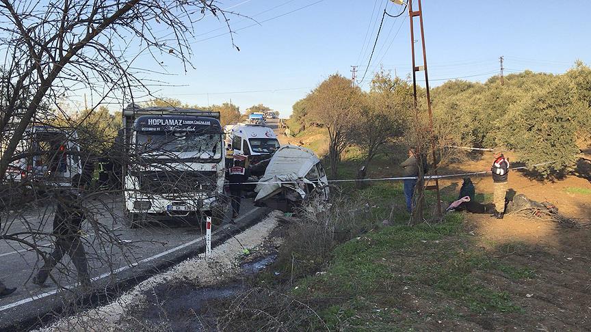 Hatay'da minibüs ile kamyon çarpıştı: 11 ölü, 9 yaralı