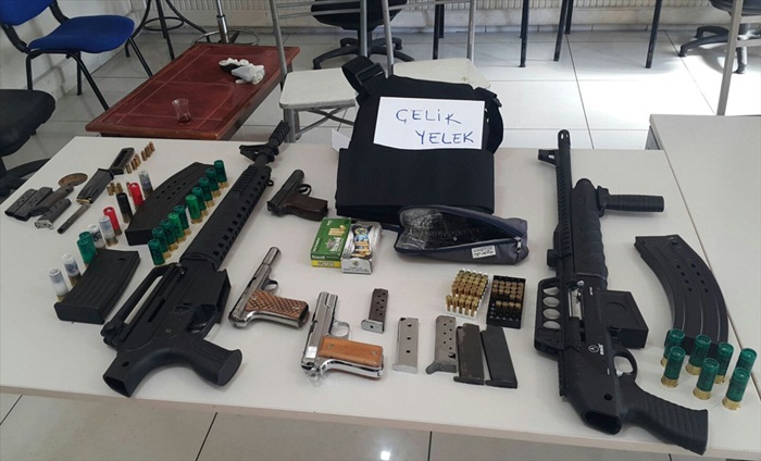 Adana'da ruhsatsız silah operasyonu