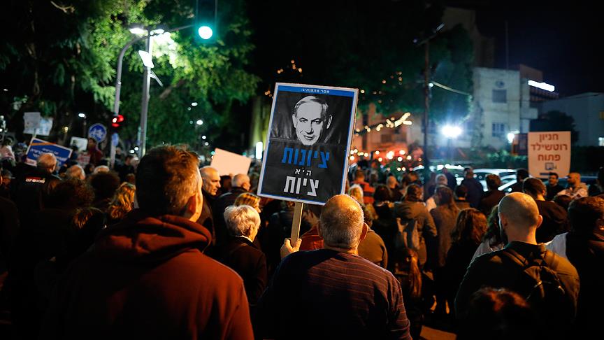 On binlerce İsrailli Netanyahu'yu protesto etti