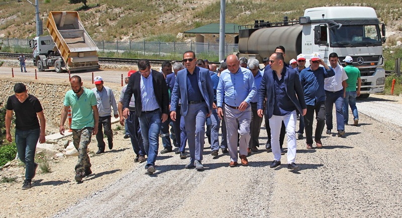 Karaisalı Belediyesi'nden Yol Atağı