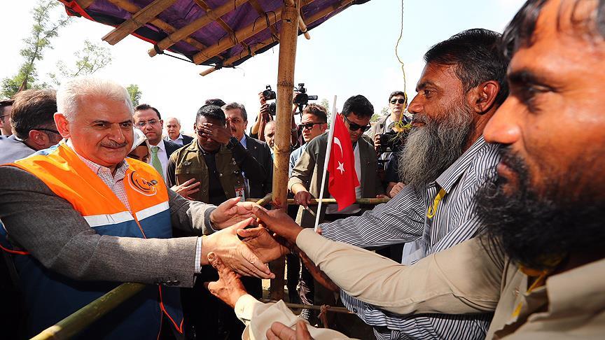 Başbakan Yıldırım Arakanlı mültecilerle bir araya geldi