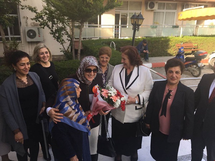 Beyhan Demirtaş’tan Huzurevi'ne Ziyaret