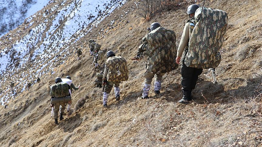 AA ekipleri Mehmetçik'in teröristlerle çatışma anını görüntüledi