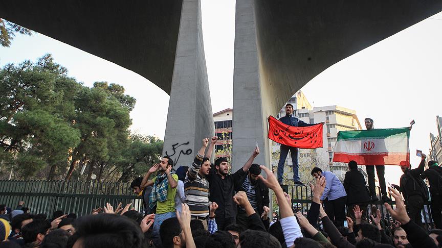 İran'daki protestolarda 10 kişi hayatını kaybetti