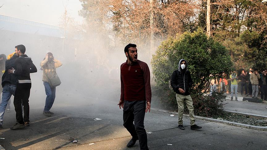 İran'daki protestolarda 1'i polis 6 kişi hayatını kaybetti