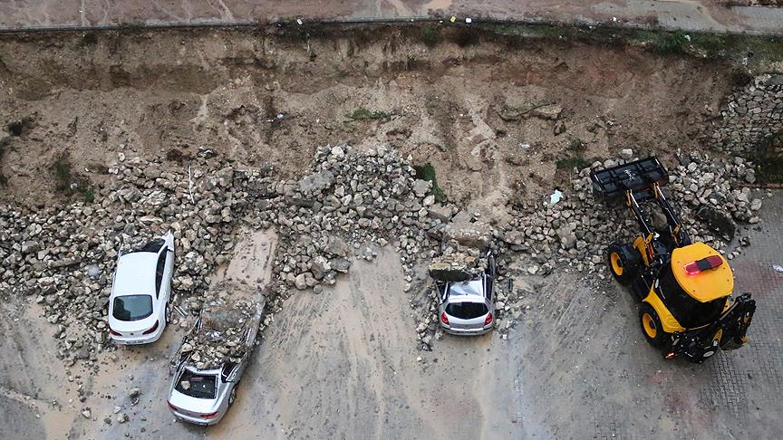 Adana'da, yoğun yağışın etkisiyle..