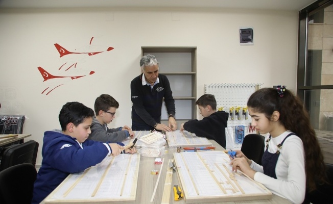 Yüreğir'de model uçak kursu açıldı