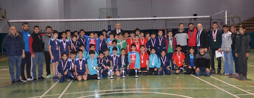 Adana’da Okullar arası Küçük Erkekler Voleybol İl Birinciliği Tamamlandı