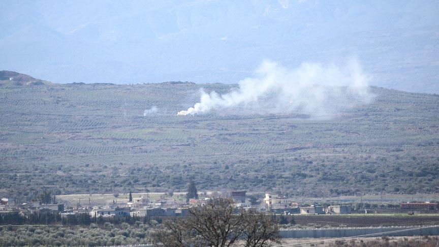 Afrin'deki PYD/PKK mevzilerine topçu atışı