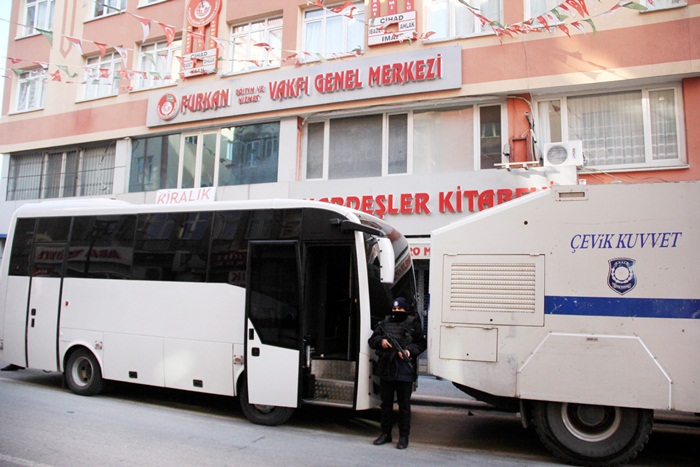 Furkan Vakfı önünde polis 24 saat nöbet tutuyor 