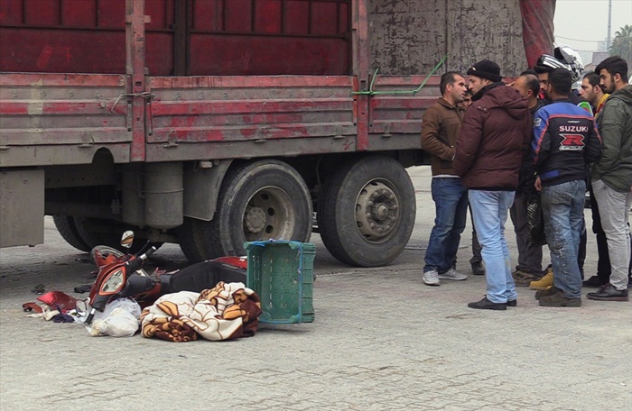 Adana'da kamyonla çarpışan bisiklet sürücüsü öldü